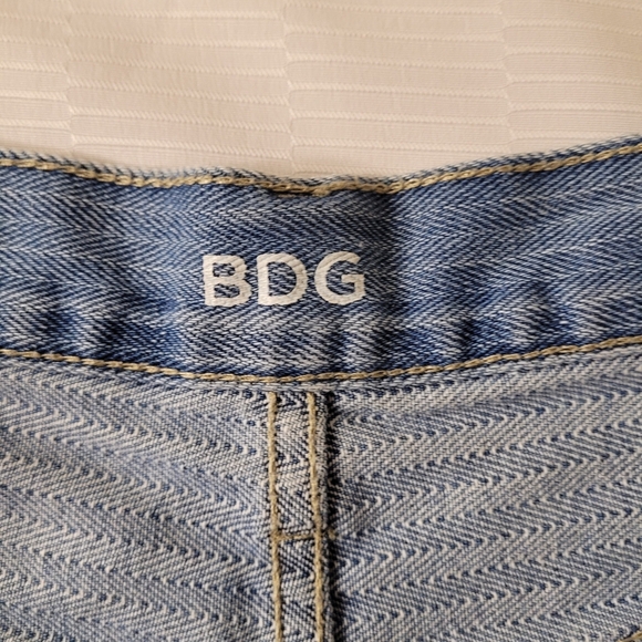 EUC BDG TomGirl Denim Button Fly Shorts sz 29 - Picture 2 of 9